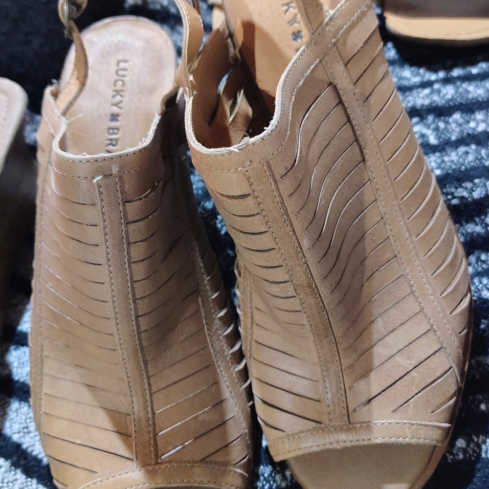 Lucky Brand Beige Women's Sandals